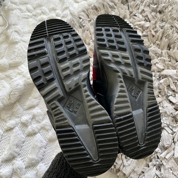 Nike 806807-600 Air Huarache Utility 'Gym Red Black' in Size 10 - Picture 6 of 7